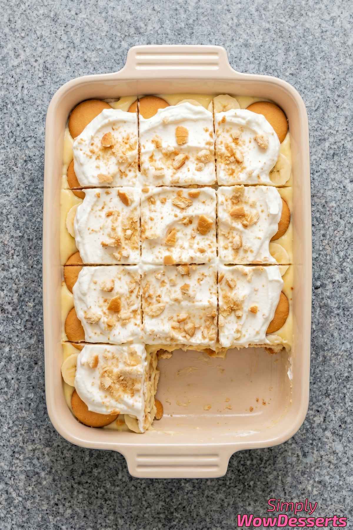 Southern banana pudding with fresh banana slices