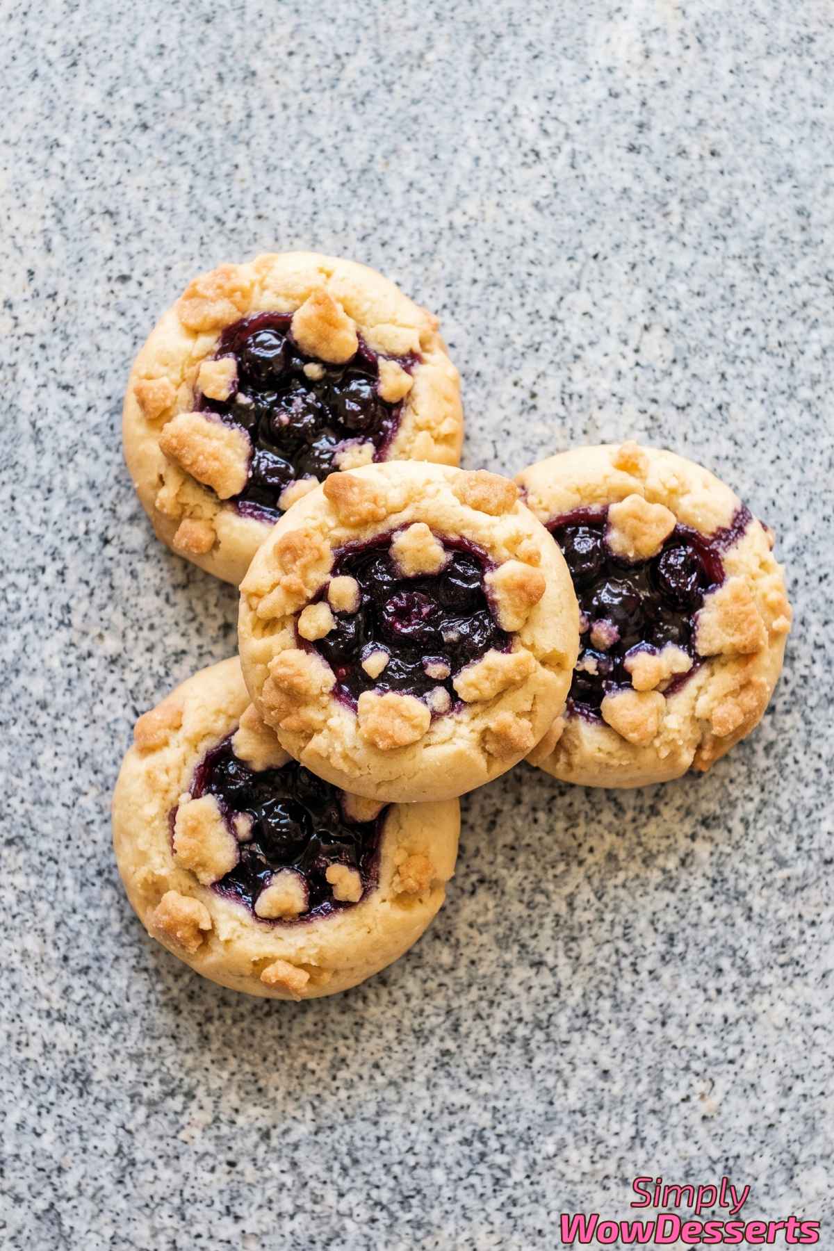 Blueberry crumble cookies with streusel